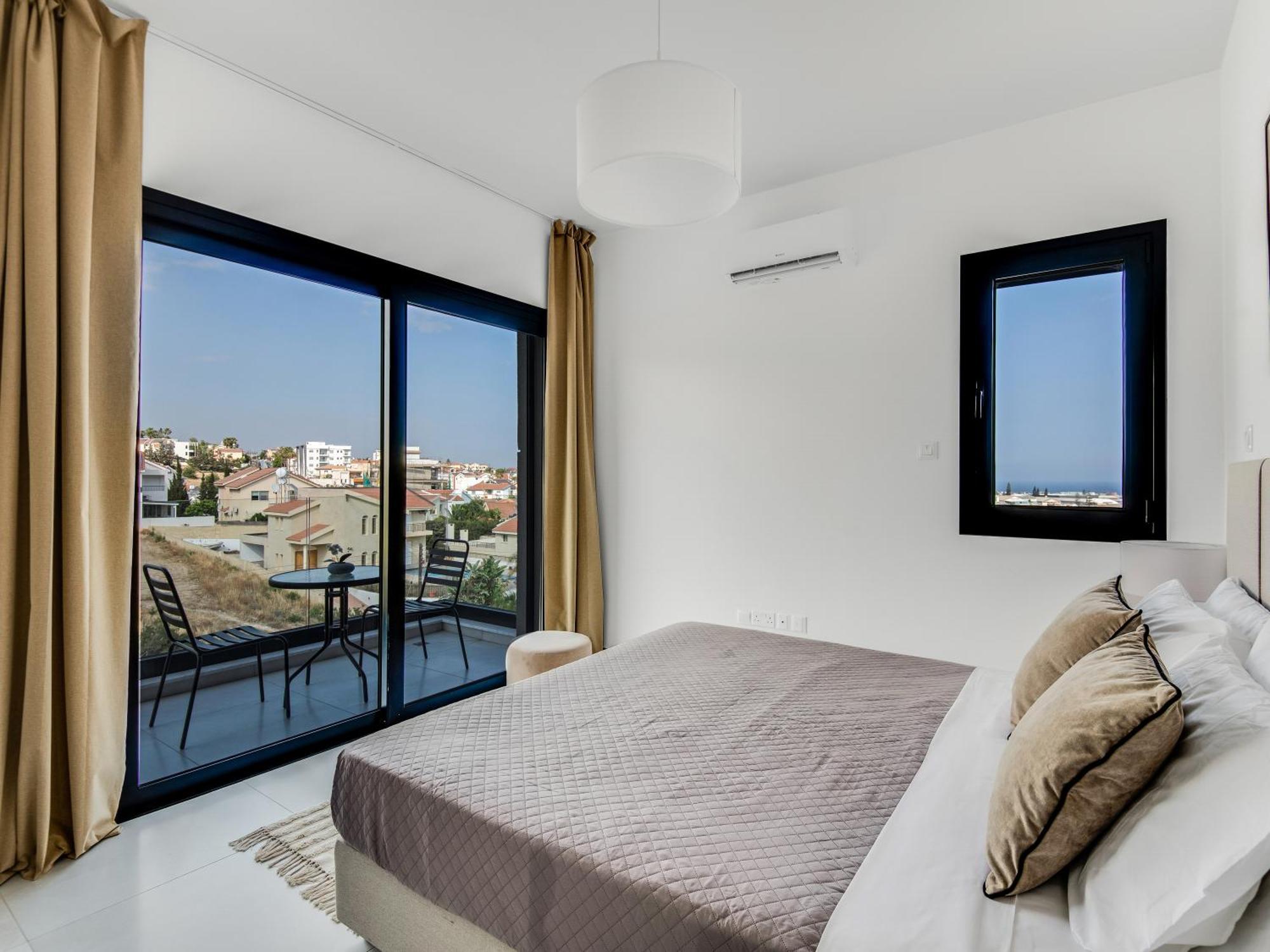 Sanders Elgio Limassol Quarto foto